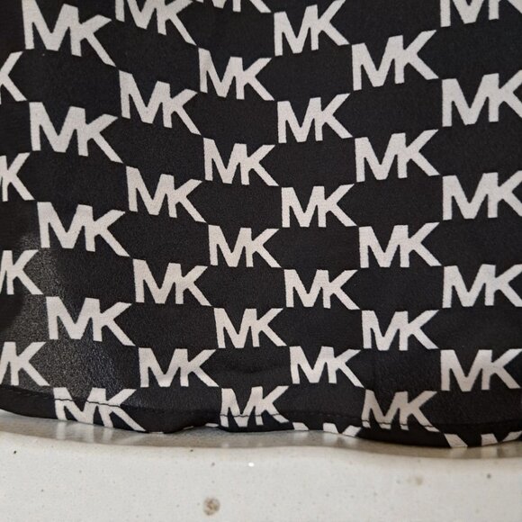 Michael Kors Size 3X, ¾ Sleeve Black & White Logo Top NWT - Picture 10 of 14